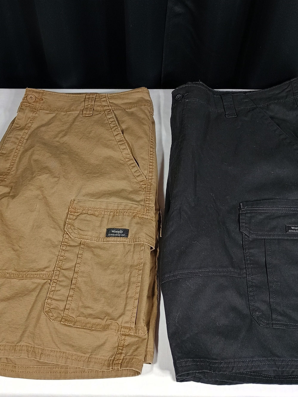 2 Wrangler Men's Cargo Shorts - Black and Tan Size 40W X 10L